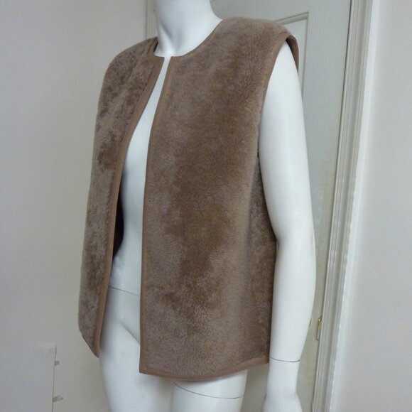 Theory Reversible Lamb Shearling Vest - Picture 9 of 11